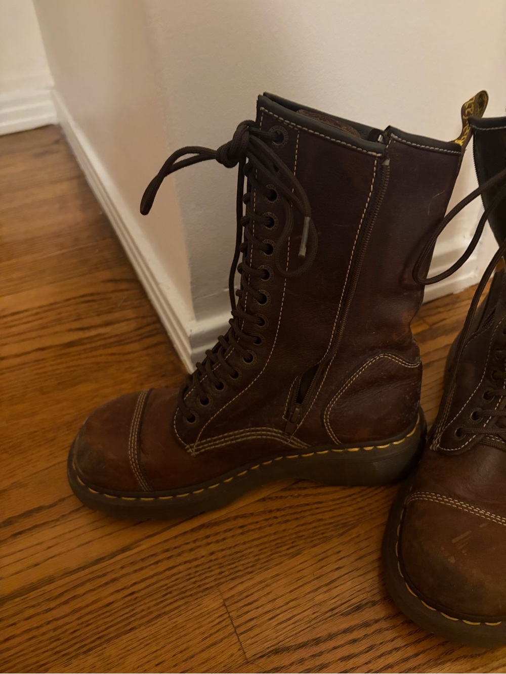 Vintage Brown Lace-Up Combat Boots - Dr. Martens - Picture 2 of 4